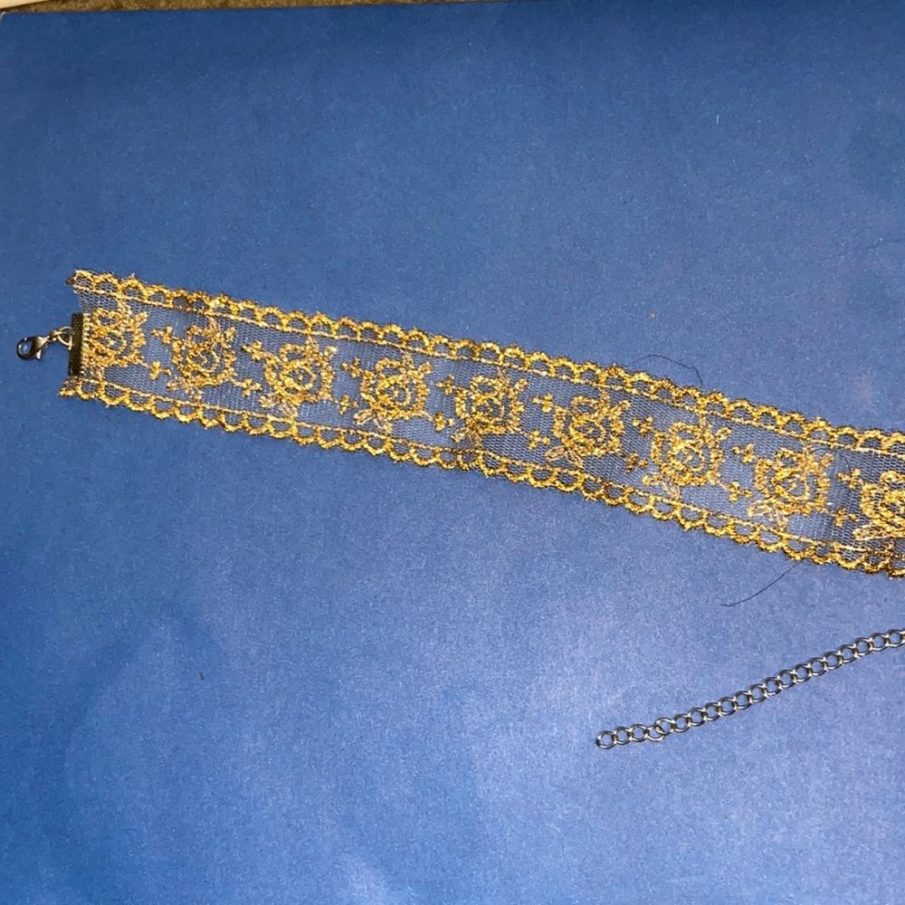Gold lace necklace